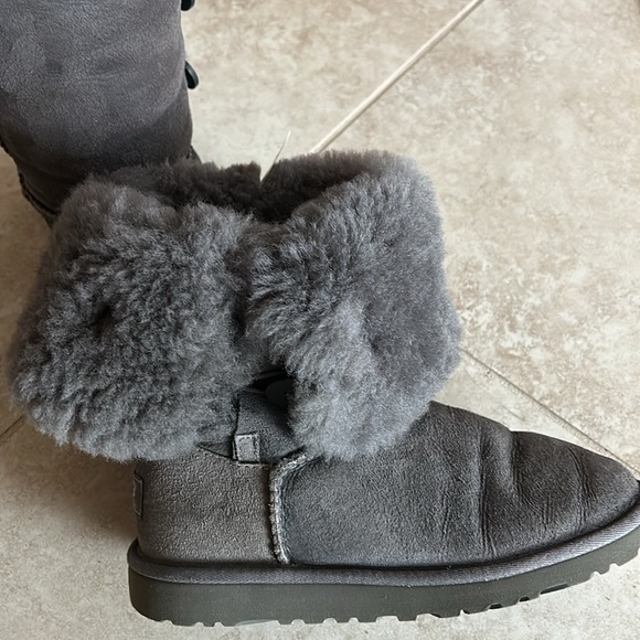 UGG Australia Leather Bailey Button Triplet 1962Y Women's/girls Bootie Size 5 - Picture 6 of 8